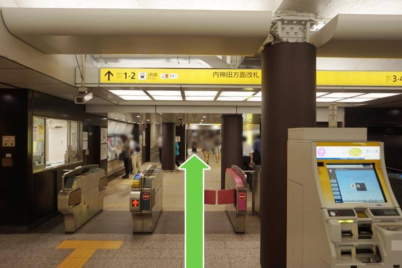 内神田方面改札を直進します